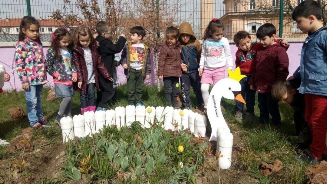 &Ouml;ğretmen Ve Veliler Geri D&ouml;n&uuml;ş&uuml;mle Okulu Adeta Yeniden Yaptı