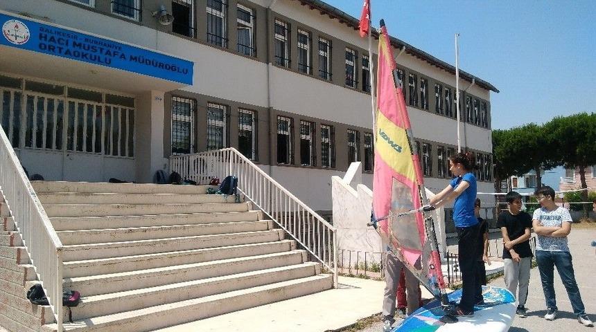 Burhaniye&rsquo;de Ortaokul &Ouml;ğrencilerine S&ouml;rf Eğitimi Verildi