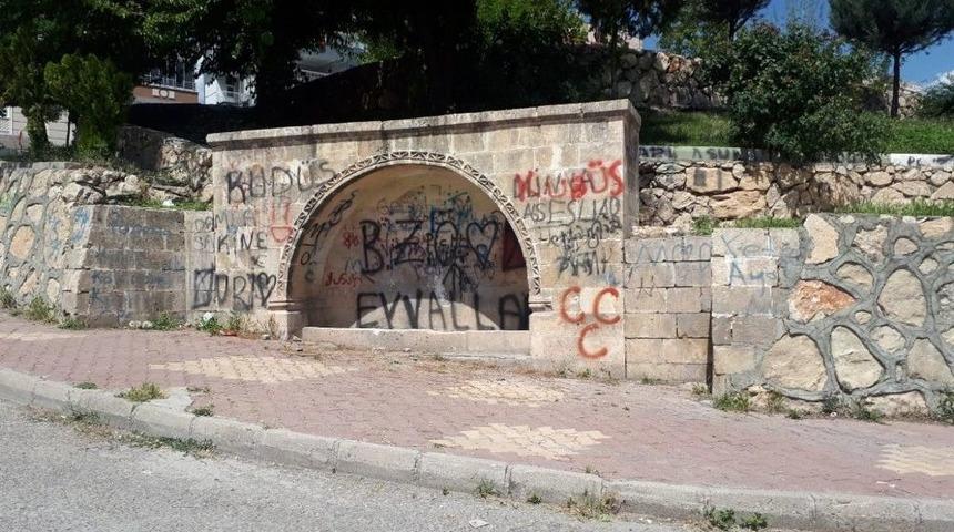 Bakımsız Kalan Tarihi &Ccedil;eşme Tepkilere Neden Oluyor