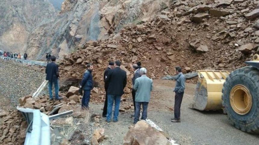 İspir&rsquo;de Heyelan