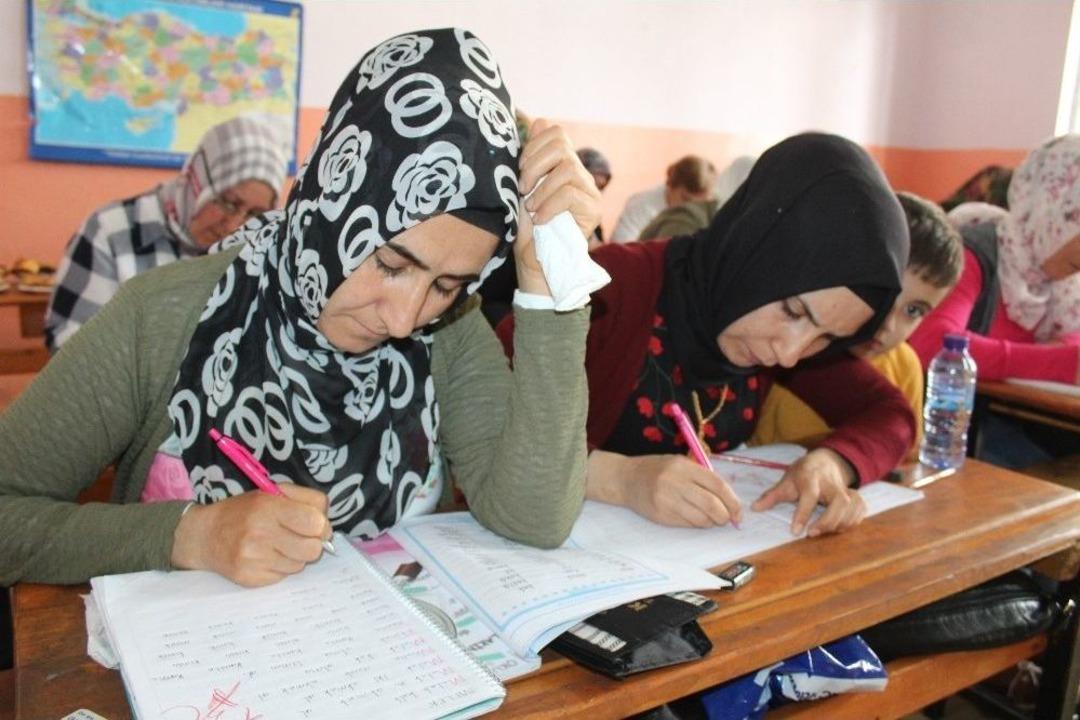 Ayvalık&rsquo;ta Okuma-yazma Bilmeyen Kalmayacak