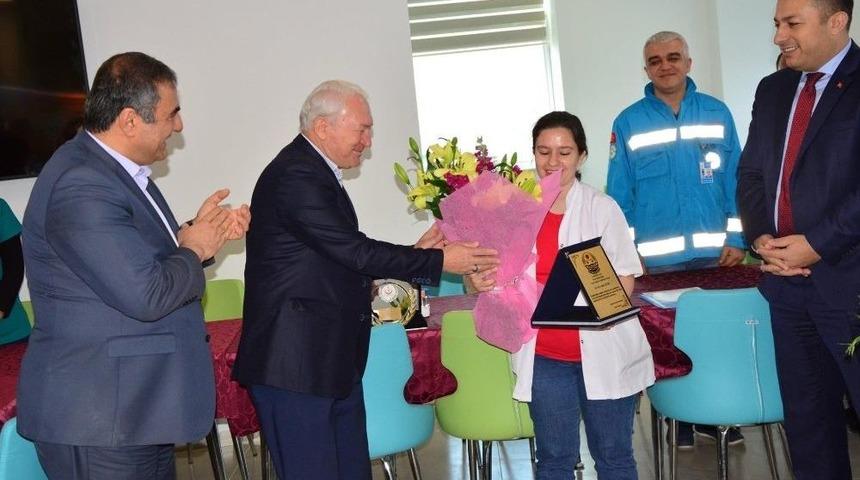 Lapksei’de Yılın Doktoruna Plaket