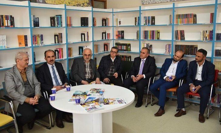 Başkan Altay Yazarlarla Bir Araya Geldi G3