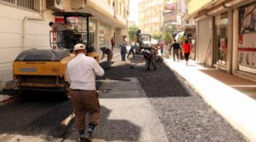 Akdeniz Belediyesi&rsquo;nin Asfalt Ve Kaldırım &Ccedil;alışmaları S&uuml;r&uuml;yor
