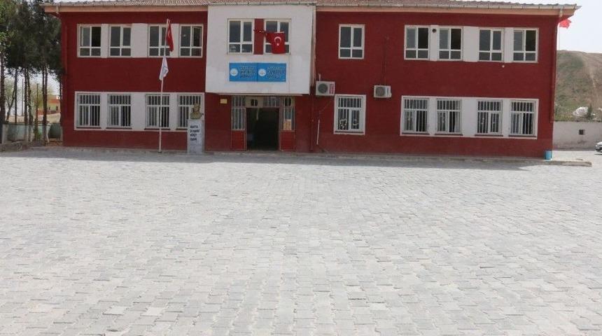 Okul Bahçelerine Kilitli Parke Taşı Döşendi