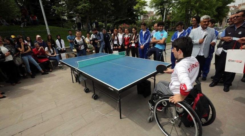 Başkan Yaşar, &Ouml;ğrenciler Ve Paralimpik Milli Sporcuları Bir Araya Getirdi