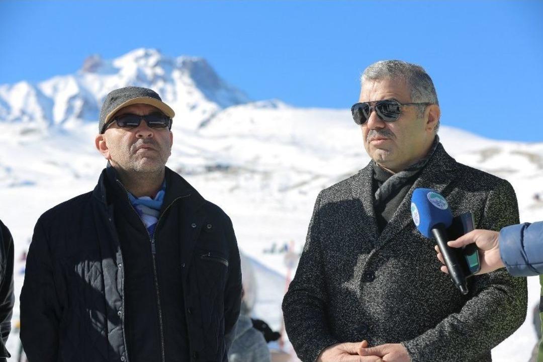 Erciyes Kayak Merkezinde Hafta Sonu Yoğunluğu