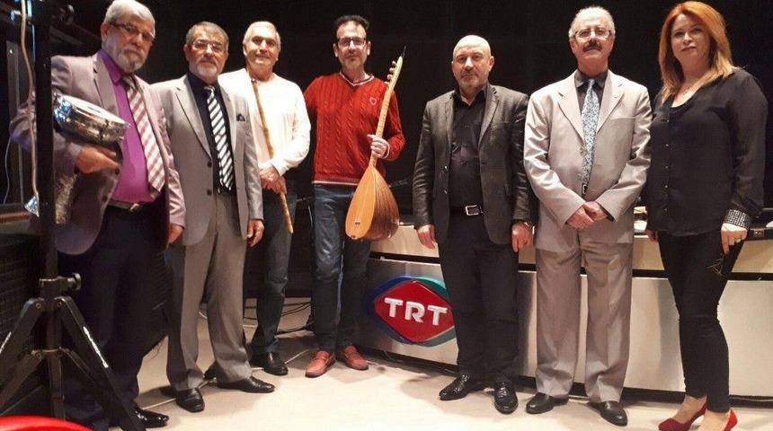 T&uuml;rk Halk M&uuml;ziği Korosu Trt &Ccedil;ukurova Radyosu&rsquo;nun Konuğu Oldu