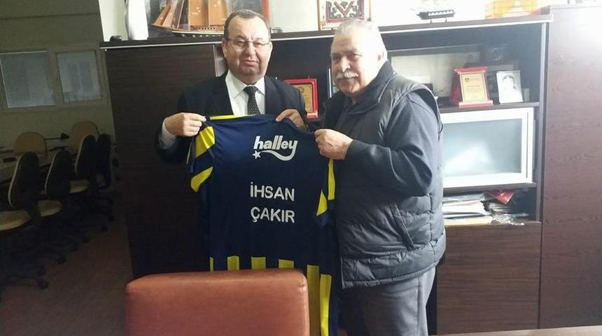 Hayırsever Vatandaşlara Forma Hediye Edildi