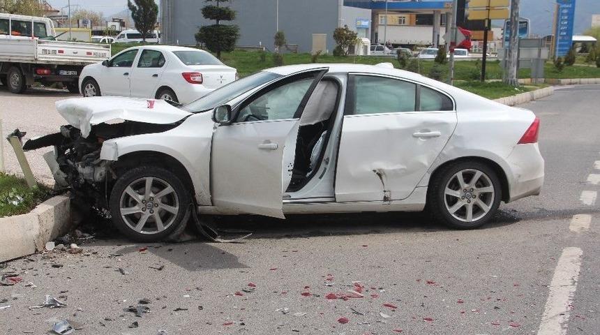 Elazığ&rsquo;da Trafik Kazası: 2 Yaralı