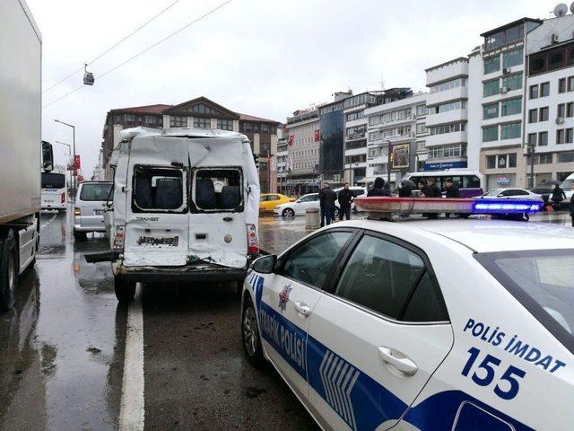 Ordu’da Zincirleme Kaza: 2 Öğrenci Yaralı