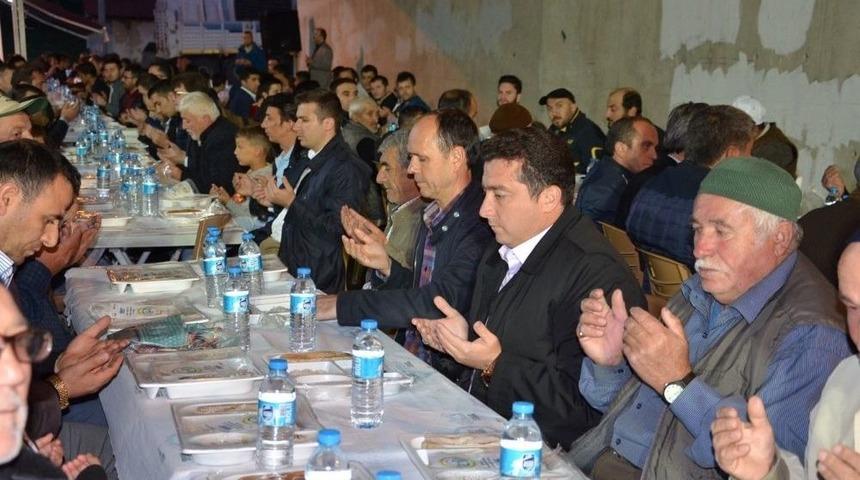 Boz&uuml;y&uuml;k Halkı Mahalle İftarlarında Buluşuyor