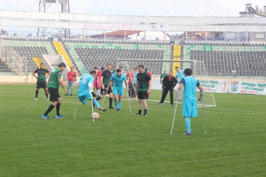 Denizli Ampute Futbol Takımı İle Denizlispor Y&ouml;netimi Ma&ccedil; Yaptı