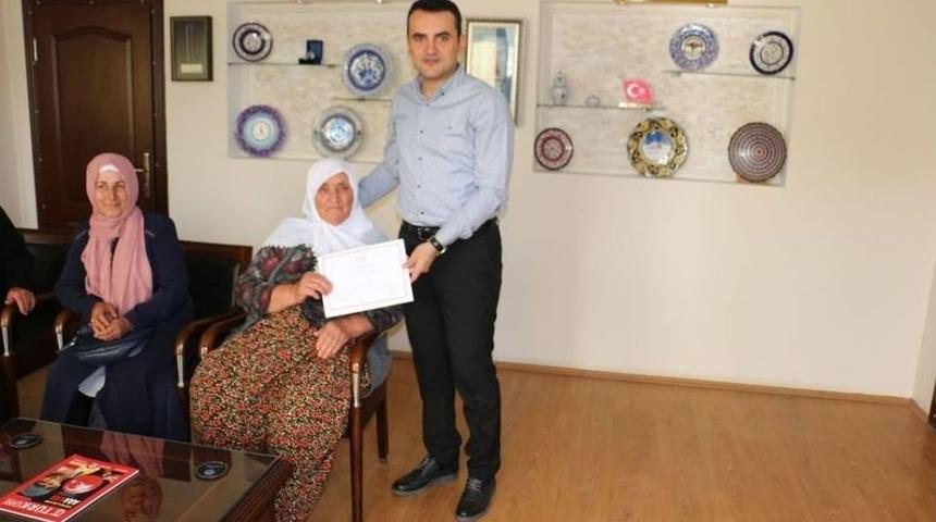 Şehit Annesi Acısını Y&uuml;reğine G&ouml;merek Okuma-yazma &Ouml;ğrendi