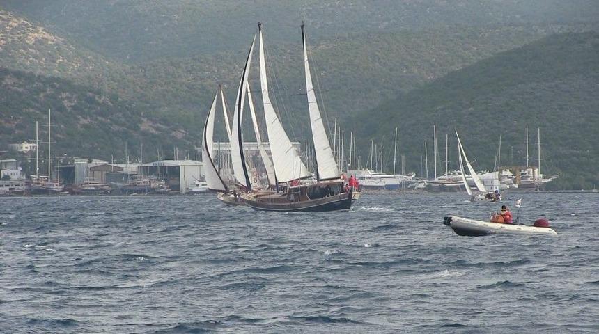 Tirhandiller Fırtınaya Aldırmadan Yelken A&ccedil;tı