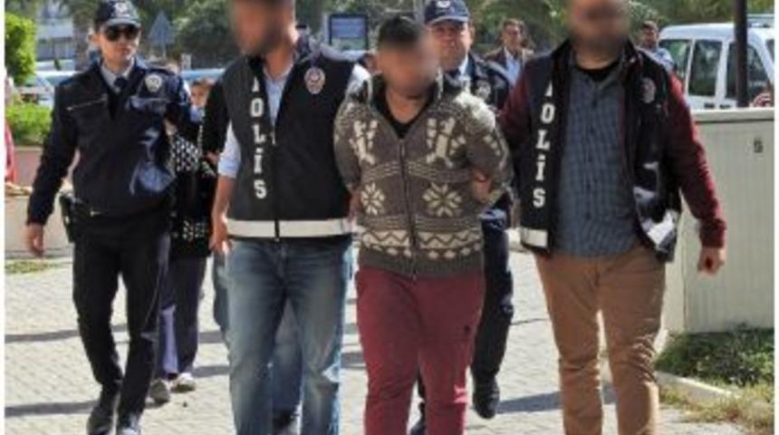 &Ccedil;eşme&rsquo;de &Ccedil;ocuklara Uyuşturucu Satan 3 Şahıs Tutuklandı