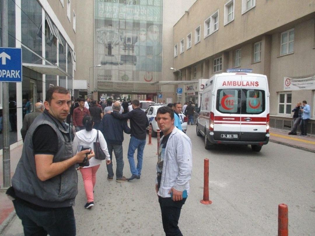 Hastane &Ouml;n&uuml;nde Dehşet: 1 &Ouml;l&uuml;, 1 Yaralı