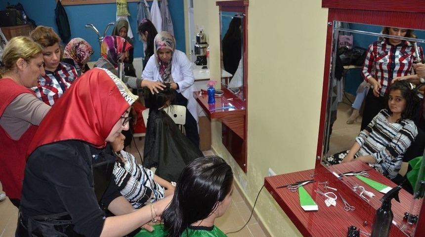 Yeşiltepe Semt Konağında Bayan Kuaf&ouml;rl&uuml;k Kursu