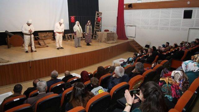 Torunlar, Dede Ve Nineleriyle Tiyatroda