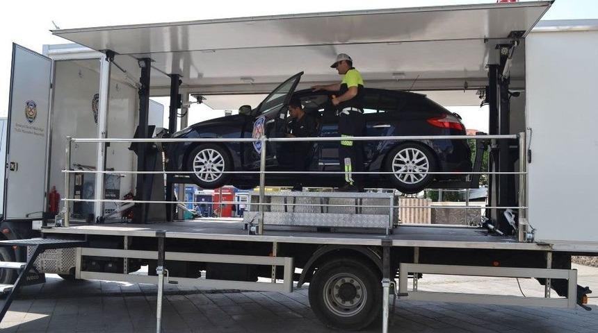 Takla Attılar Emniyet Kemerinin Faydasını G&ouml;rd&uuml;ler