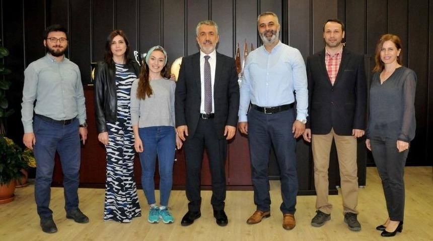 Om&uuml; T&uuml;rk&ccedil;e Başarısını Rekt&ouml;r Bilgi&ccedil;&rsquo;le Paylaştı