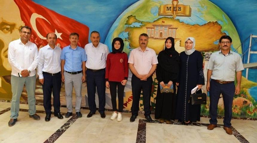Yarışmada Dereceye Giren &Ouml;ğrenciler Altınla &Ouml;d&uuml;llendirildi