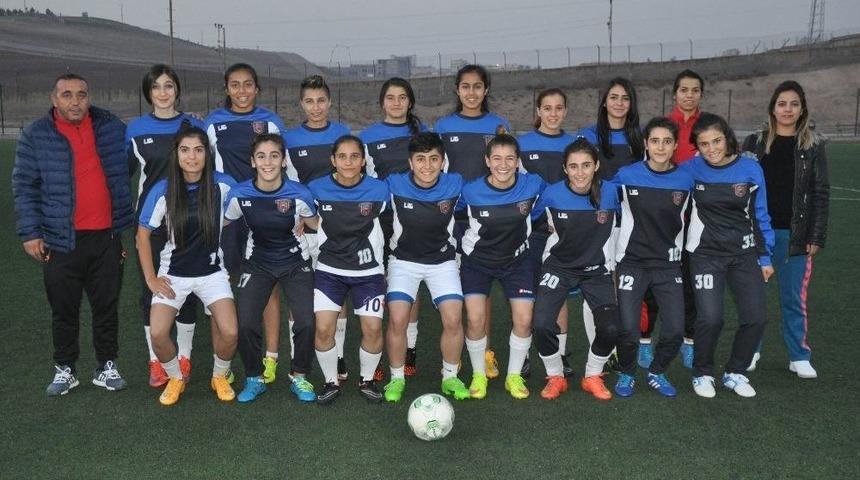 Batmanspor Kadın Futbol Takımı Fark Attı
