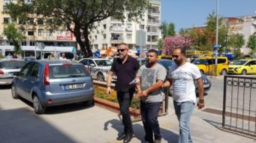 Cezaevi Firarisi Kuşadası&rsquo;nda Sahte Kimlikle Yakalandı