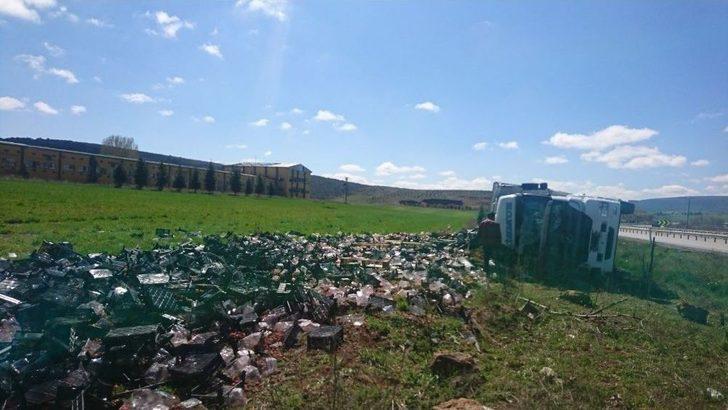 İnönü’de Çilek Yüklü Tır Devrildi G1