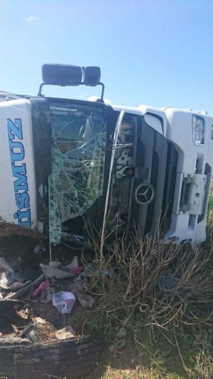 İnönü’de Çilek Yüklü Tır Devrildi G5