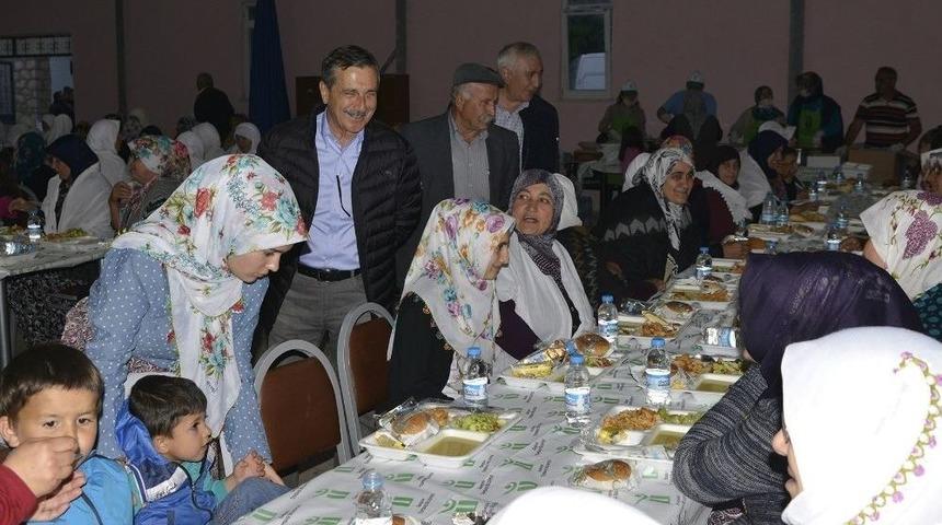 İftar Sofraları Cumhuriyet Ve Satılmışoğlu&rsquo;nda Kuruldu