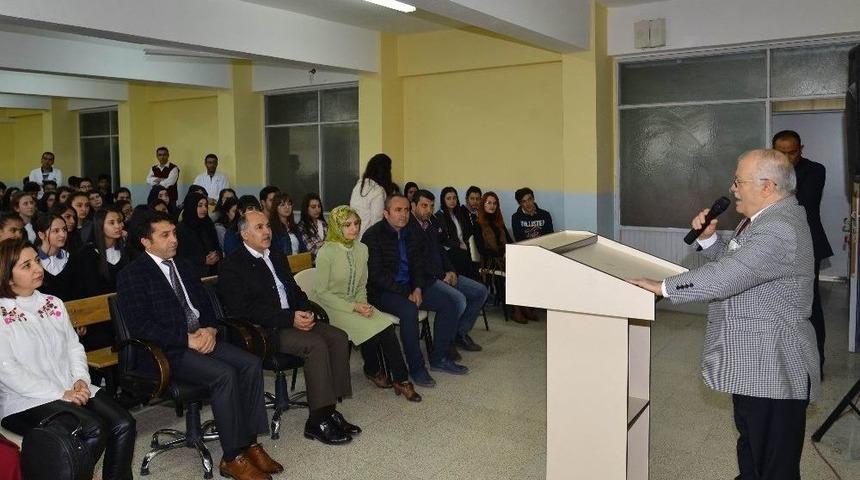 Vali Şentürk, Okulları Ziyaret Ederek Öğrencilerle Vedalaştı