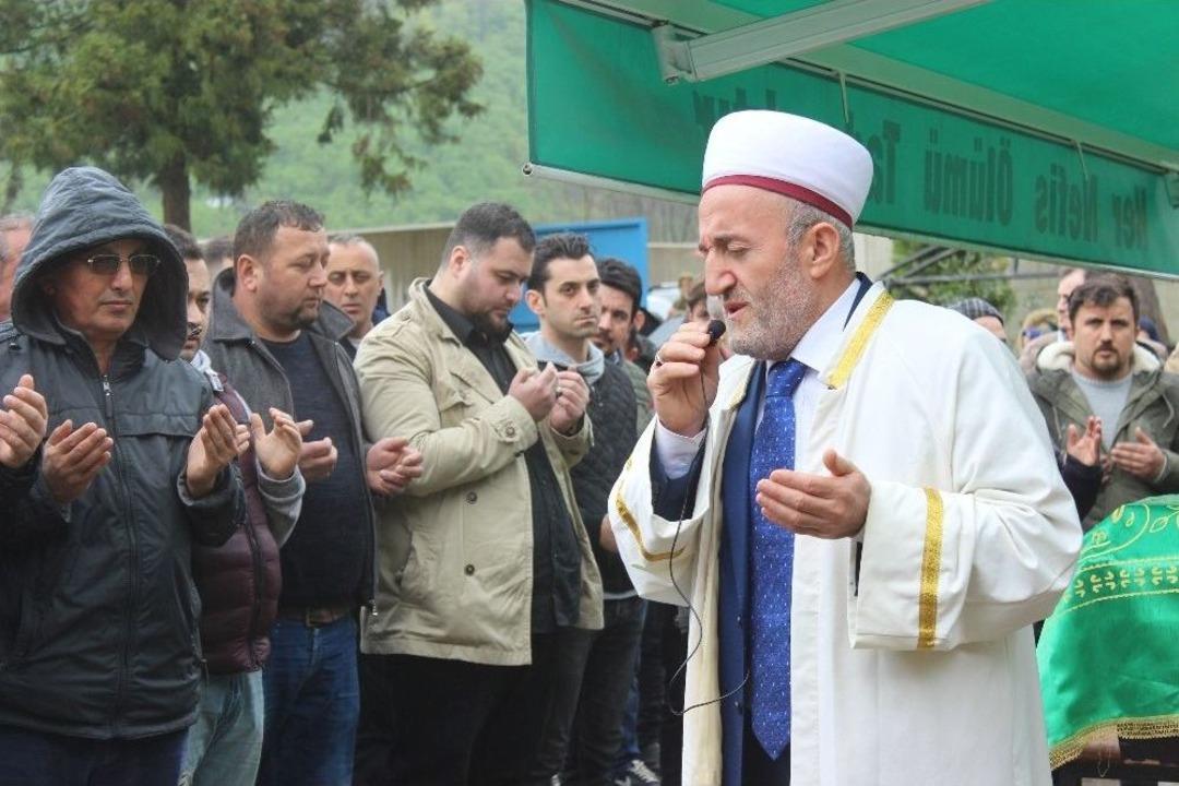 Bel&ccedil;ika&rsquo;da Cinayete Kurban Giden Anne İle Kızı Giresun&rsquo;da Toprağa Verildi