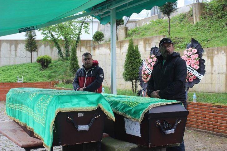 Belçika’da Cinayete Kurban Giden Anne İle Kızı Giresun’da Toprağa Verildi G3