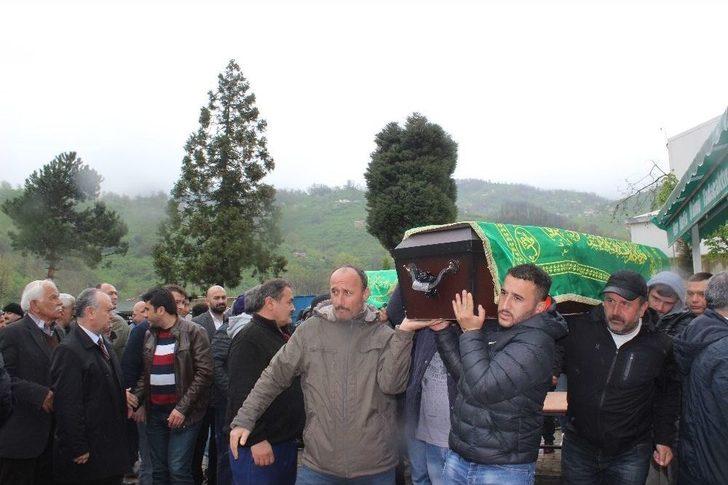 Belçika’da Cinayete Kurban Giden Anne İle Kızı Giresun’da Toprağa Verildi G5