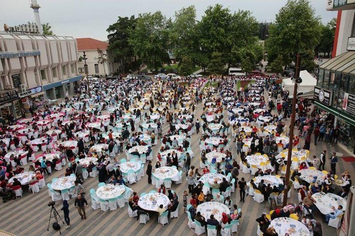 Adapazarı İftarını Ömer Döngeloğlu İle Açtı G1