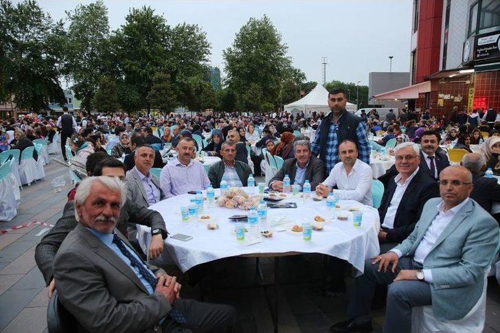 Adapazarı İftarını Ömer Döngeloğlu İle Açtı G4