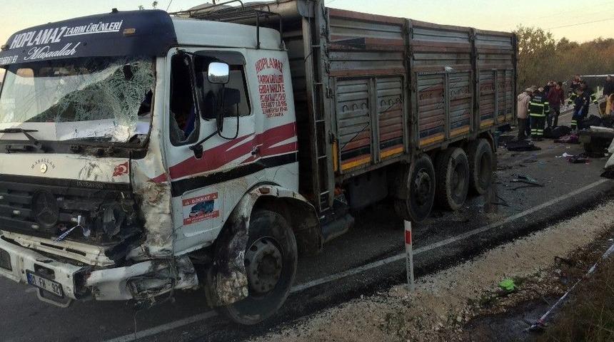 Hatay&rsquo;da Feci Kaza: 10 &Ouml;l&uuml;, 8 Yaralı