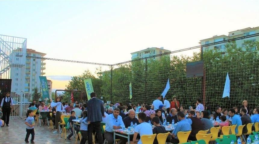 Pekfen Ailesi İftarda Buluştu