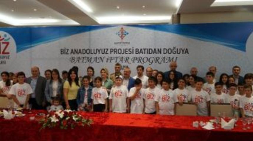 İzmir&rsquo;den Gelen &Ouml;ğrenciler Batman&rsquo;da Ağırlandı