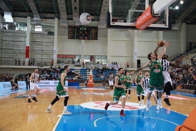 Tahincioğlu Basketbol Süper Ligi: Sakarya Büyükşehir Belediyespor: 81- Banvit: 76