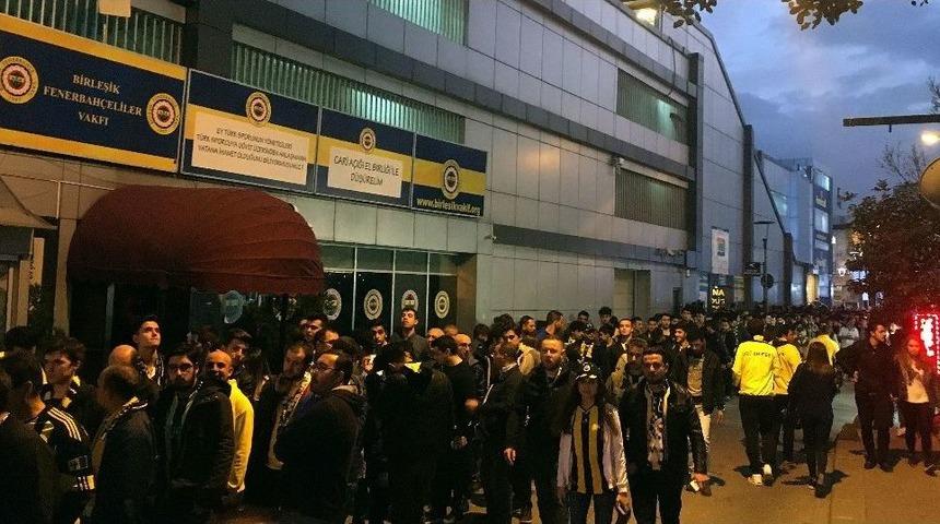 Fenerbah&ccedil;e Taraftarından Ma&ccedil;a Yoğun İlgi
