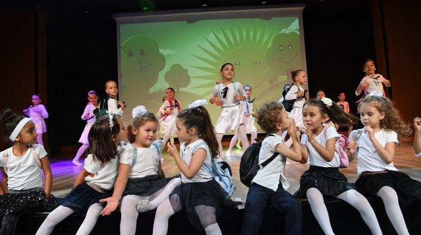 Konyaaltı&rsquo;nda Dans Tiyatrosu B&uuml;y&uuml;ledi