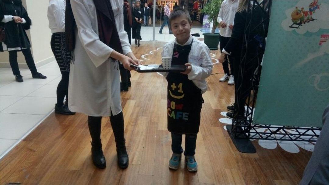 K&uuml;tahya&rsquo;da Down Sendromlu &Ccedil;ocuklar 1 G&uuml;nl&uuml;ğe Kafe İşletti