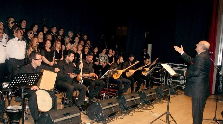 Koristlerin Emekleri Sahnede