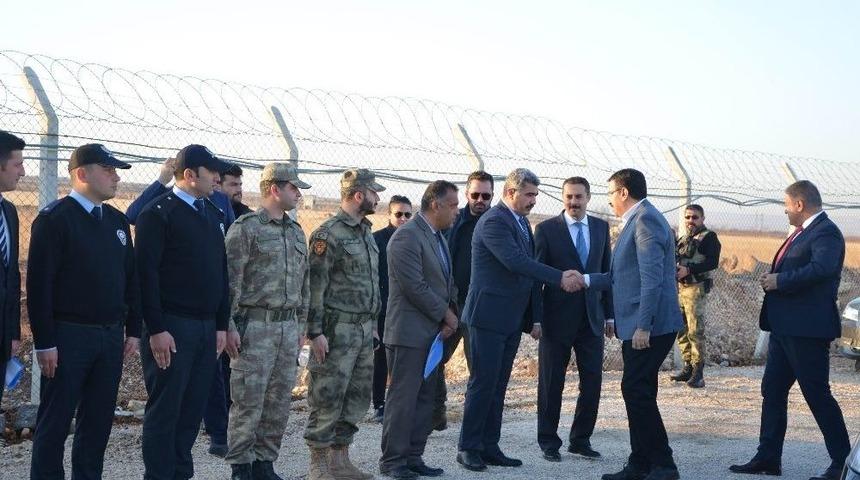 Bakan T&uuml;fenkci &Ccedil;obanbey Sınır Kapısı&rsquo;nda İncelemelerde Bulundu