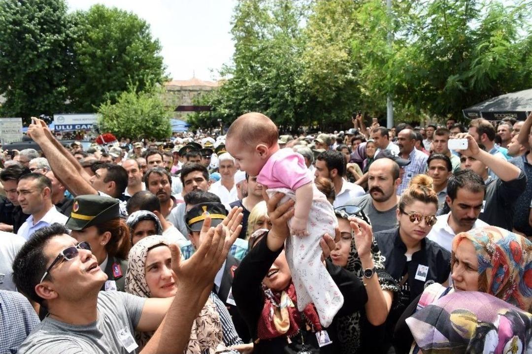 Tarsuslu Şehit Son Yolculuğuna Uğurlandı