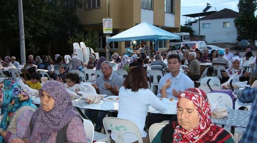 Germencik Belediyesi Her G&uuml;n Farklı Bir Mahallede İftar Veriyor