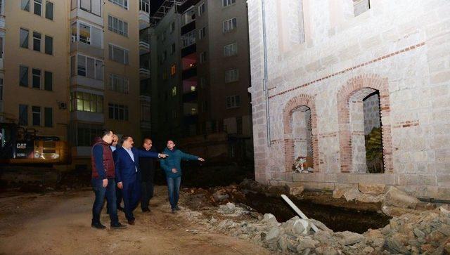 Tarihi Binanın Beton Sıvaları Kazıldıkça Gizli Tarih Gün Yüzüne Çıkıyor