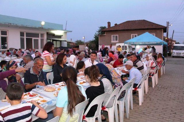 Germencik Belediyesi Her Gün Farklı Bir Mahallede İftar Veriyor